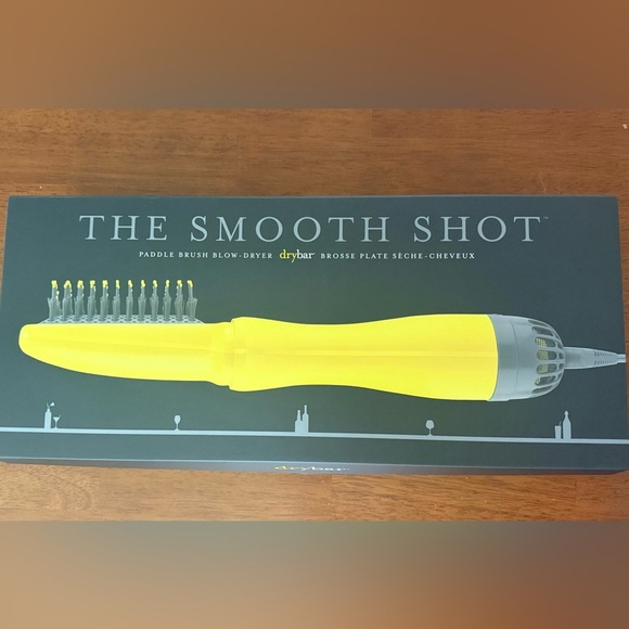 Drybar Other - Dry bar smooth shot baddle brush